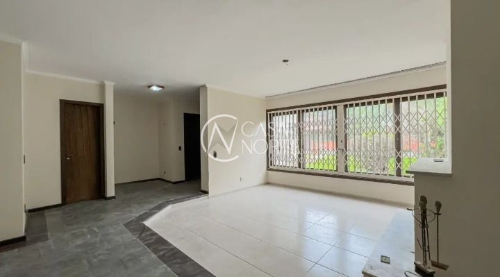 Casa à venda com 3 quartos, 240m², 1 suíte, 3 vagas, Rua Gávea no bairro Ipanema em Porto Alegre