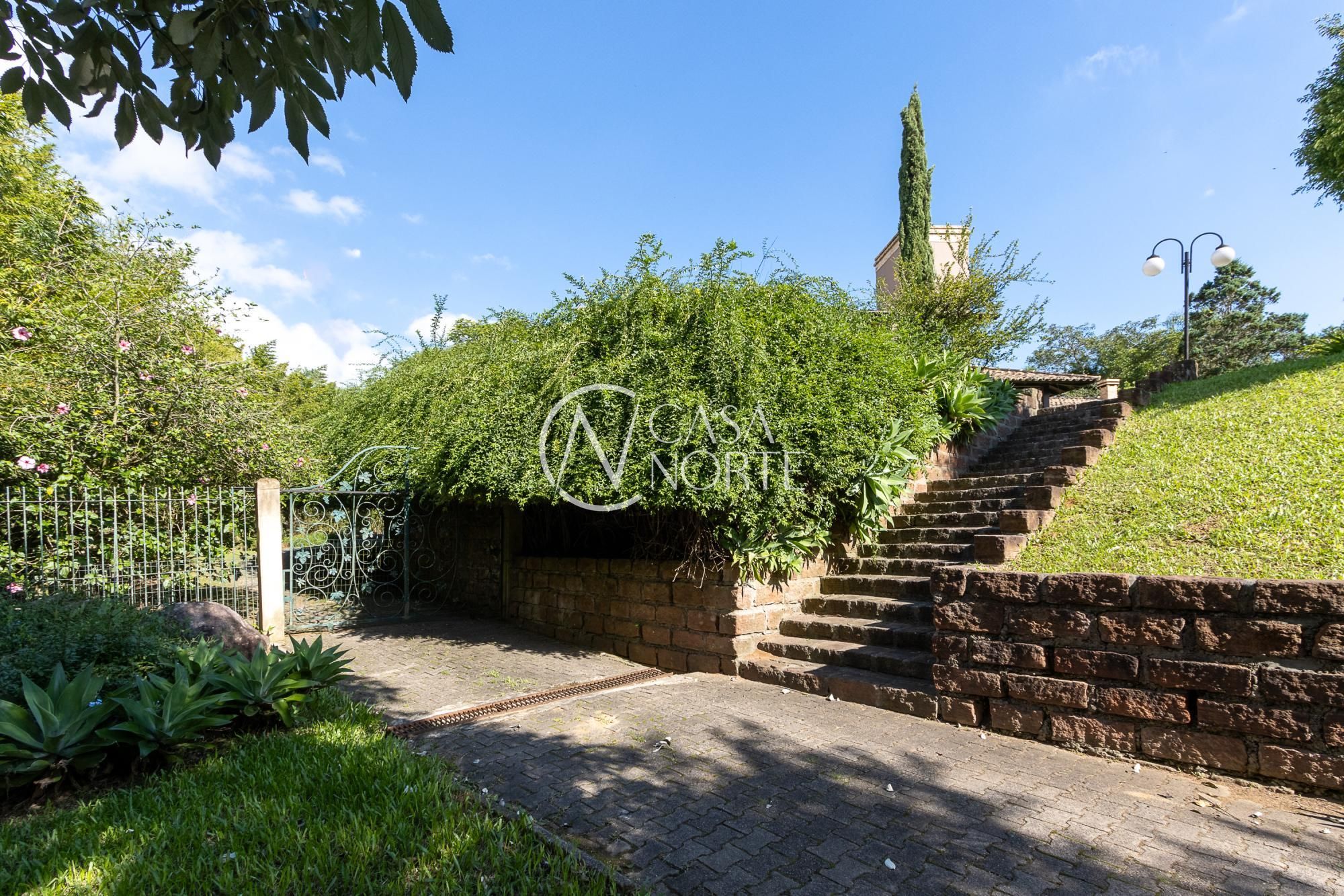 Casa de Condomínio à venda com 6 quartos, 170m², 4 suítes, 3 vagas, Avenida Belém Velho no bairro Vila Nova em Porto Alegre