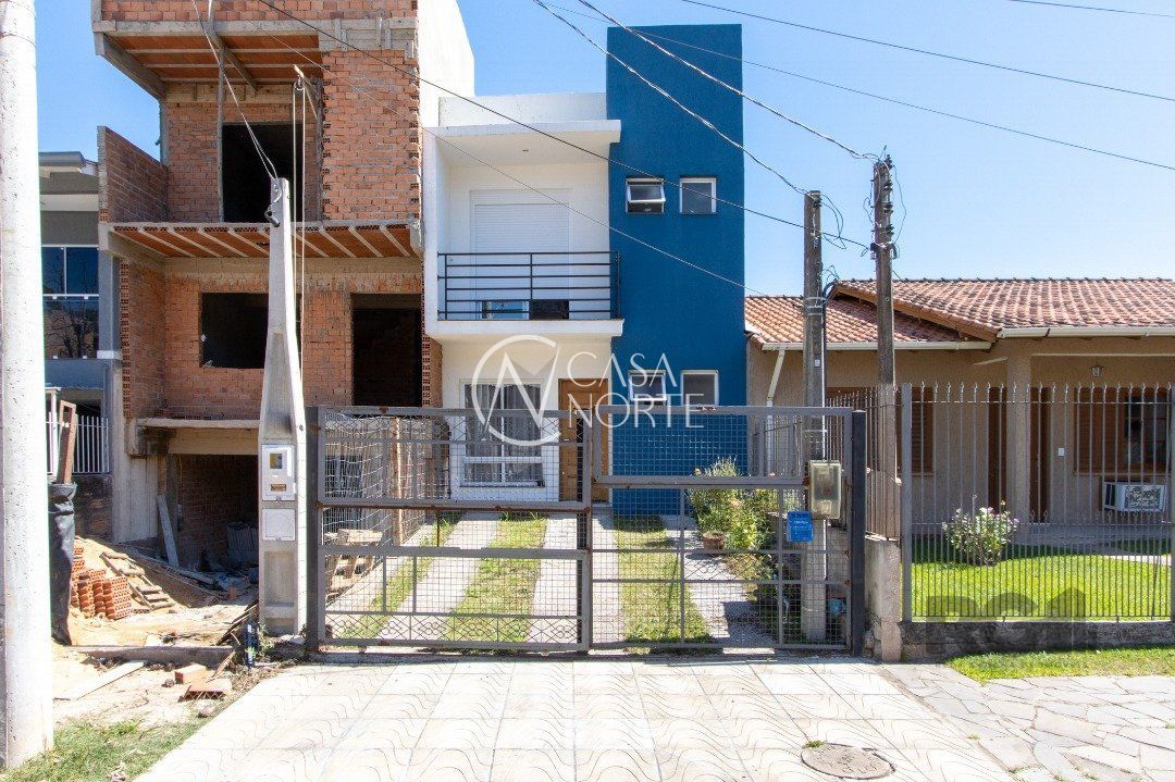 Sobrado à venda com 3 quartos, 142m², 1 suíte, 2 vagas, Rua Antônio Joséphino Perrone no bairro Espírito Santo em Porto Alegre