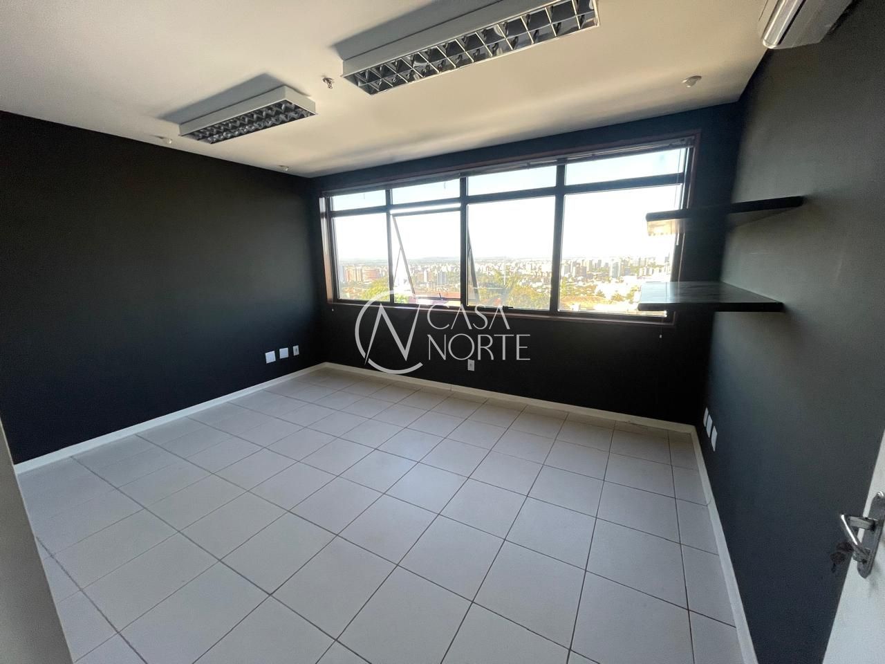 Sala Comercial à venda com 1 quarto, 43m², 1 vaga, Avenida Carlos Gomes no bairro Boa Vista em Porto Alegre