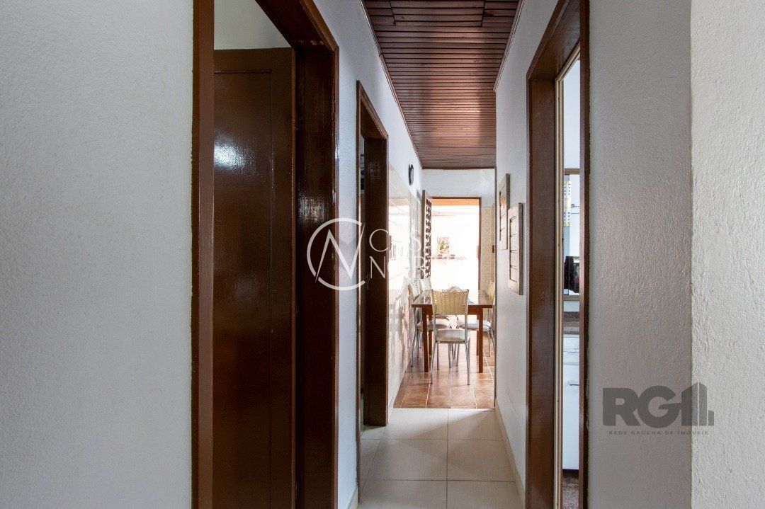 Casa à venda com 2 quartos, 100m², 8 vagas, Rua Dorival Castilhos Machado no bairro Aberta dos Morros em Porto Alegre