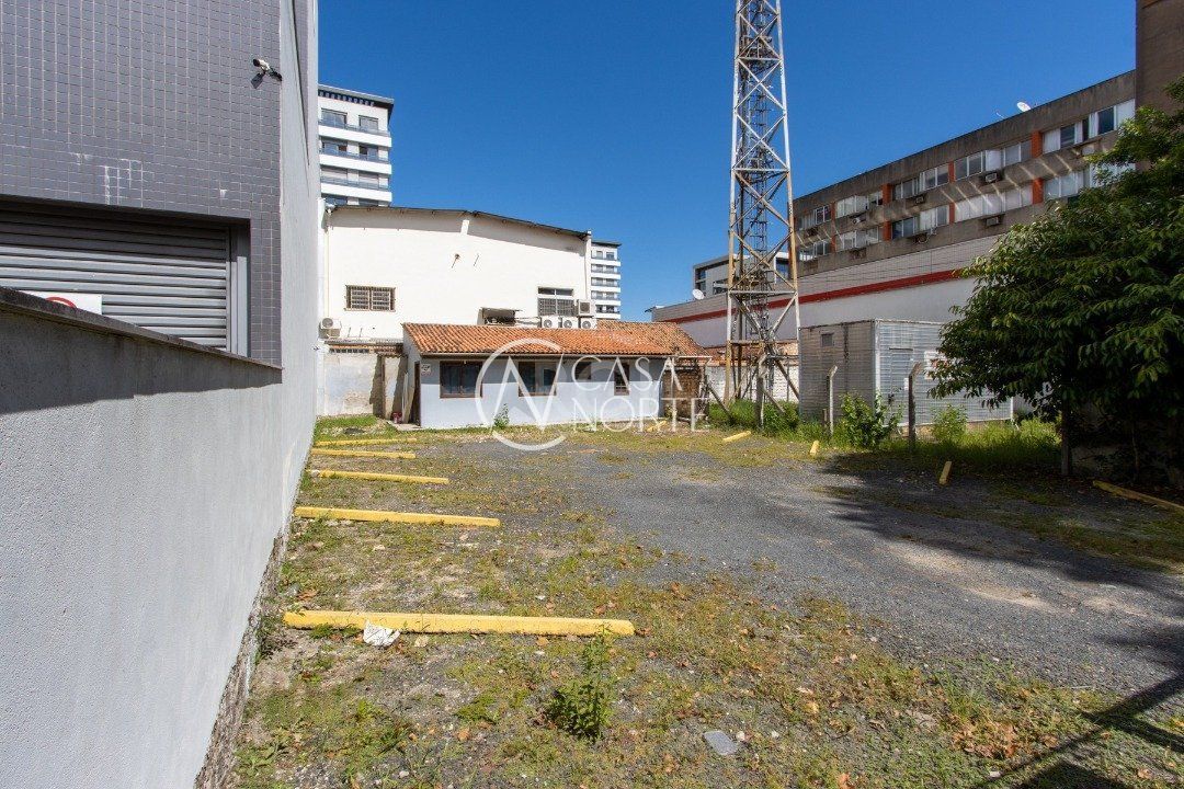 Terreno à venda  com 298m², Praça Comendador Souza Gomes no bairro Tristeza em Porto Alegre