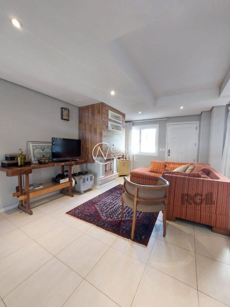 Casa de Condomínio à venda com 3 quartos, 223m², 1 suíte, 2 vagas, Rua Doutor Arnaldo da Silva Ferreira no bairro Jardim Isabel em Porto Alegre