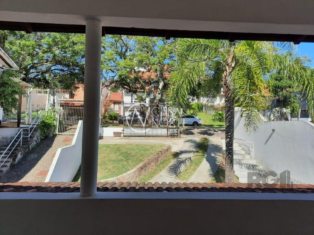 Casa à venda com 3 quartos, 204m², 1 suíte, 3 vagas, Rua Lloyd de Andrade Polidoro no bairro Ipanema em Porto Alegre
