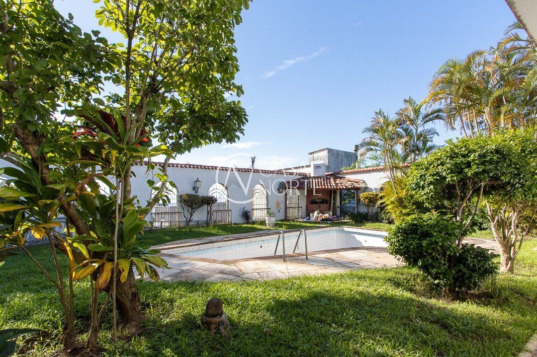 Terreno à venda com 3 quartos com 845m², 1 suíte, 3 vagas, Silveiro no bairro Santa Tereza em Porto Alegre
