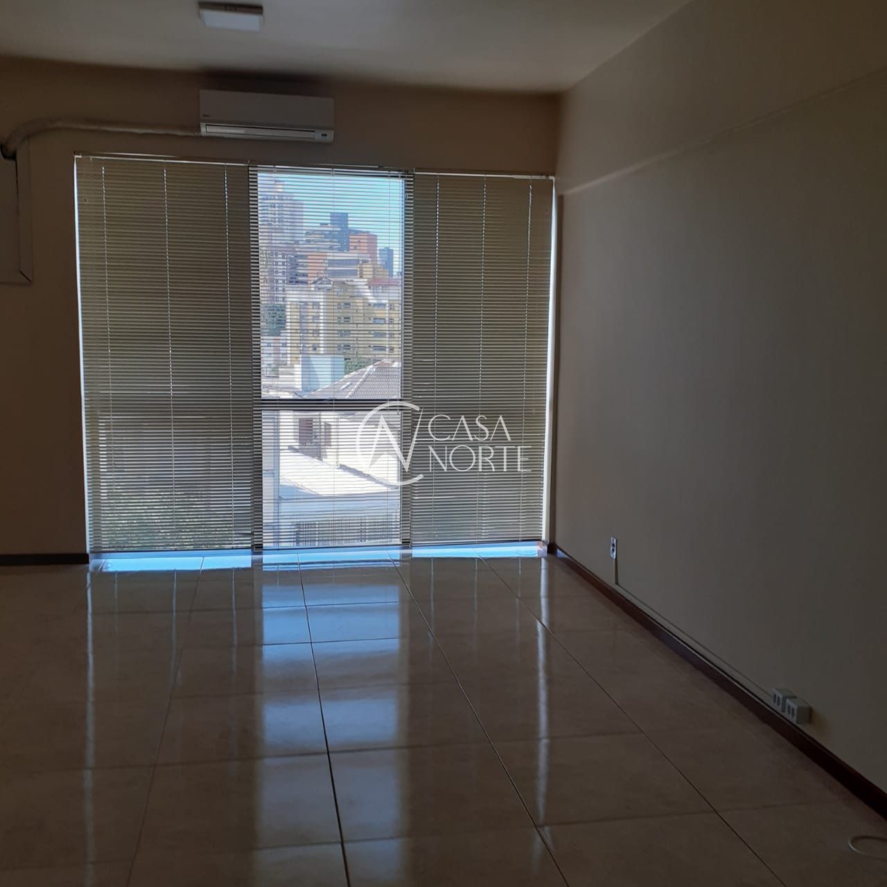 Sala Comercial à venda com 1 quarto, 30m², 1 vaga, Avenida Protásio Alves no bairro Petrópolis em Porto Alegre