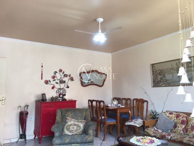 Casa à venda com 4 quartos, 150m², 2 vagas, Avenida Quarai no bairro Nonoai em Porto Alegre