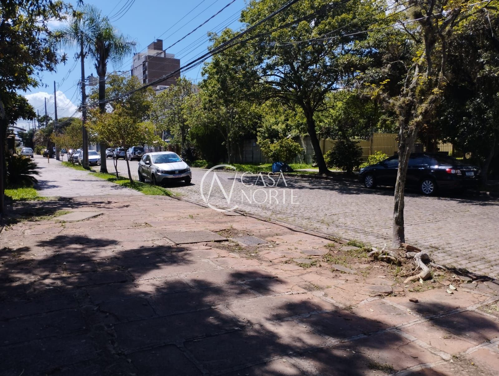 Terreno à venda  com 1064m², Rua Doutor Dias de Carvalho no bairro Tristeza em Porto Alegre