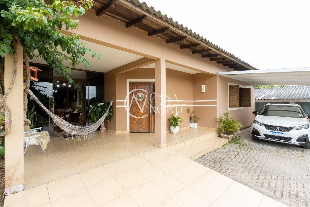 Casa à venda com 3 quartos, 190m², 1 suíte, 2 vagas, Rua do Jesuíno - Lado Ímpar no bairro Boa Vista do Sul em Porto Alegre