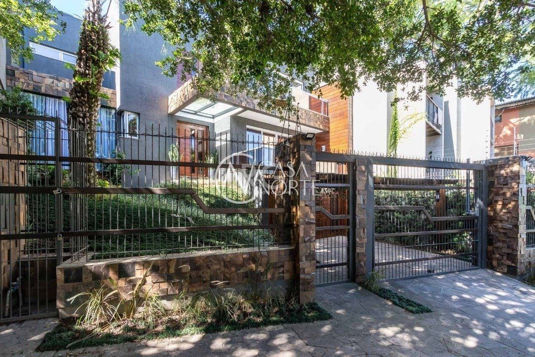 Casa à venda com 3 quartos, 364m², 3 suítes, 3 vagas, Rua Caete no bairro Vila Assunção em Porto Alegre