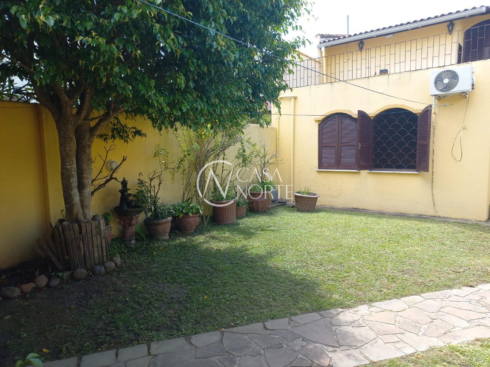 Casa à venda com -4 quarto, 100m², 2 suítes, 3 vagas, Rua dos Guenoas no bairro Guarujá em Porto Alegre