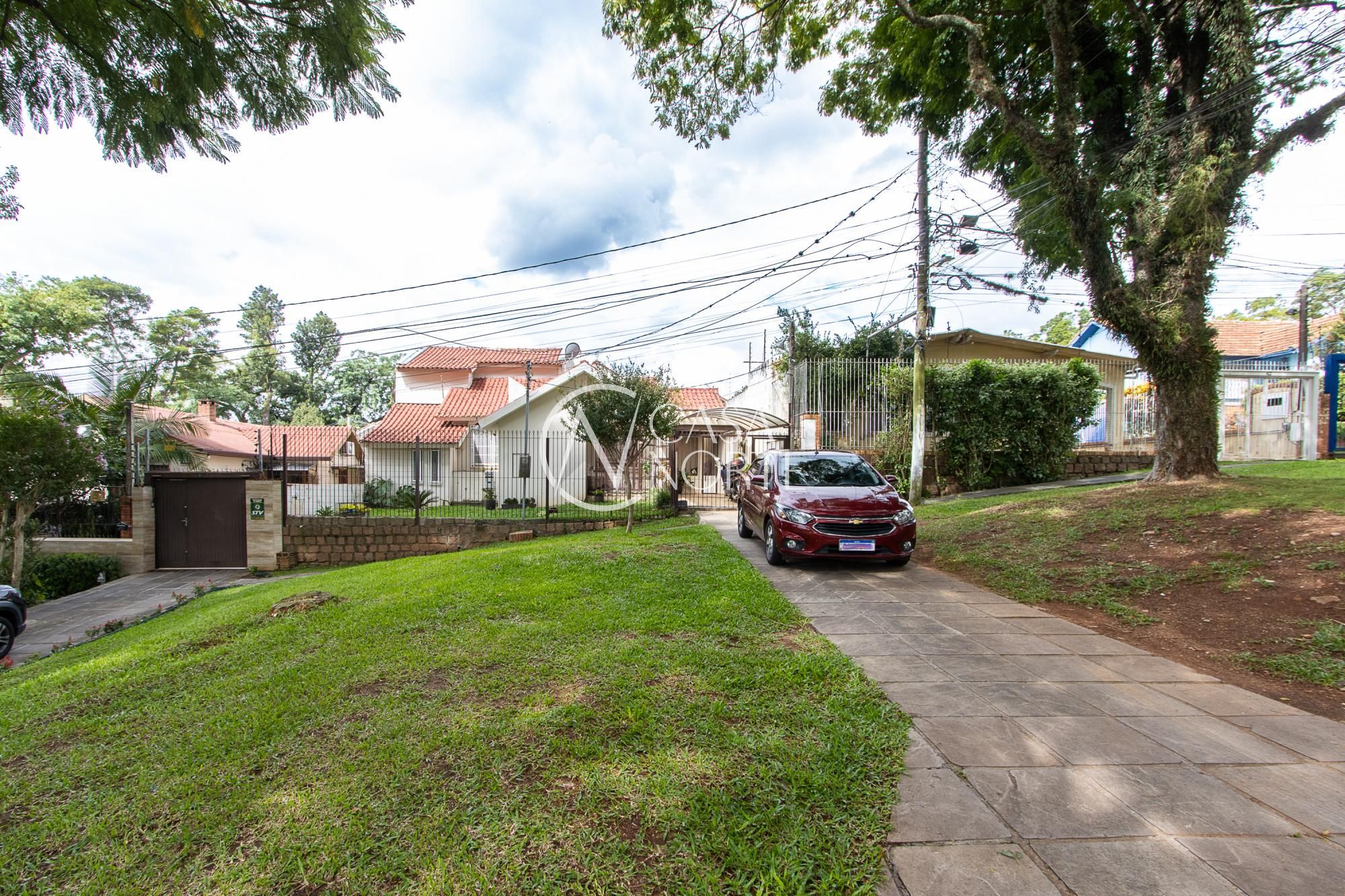 Casa à venda com 4 quartos, 200m², 2 suítes, 2 vagas, Acesso dos Lírios no bairro Santa Tereza em Porto Alegre