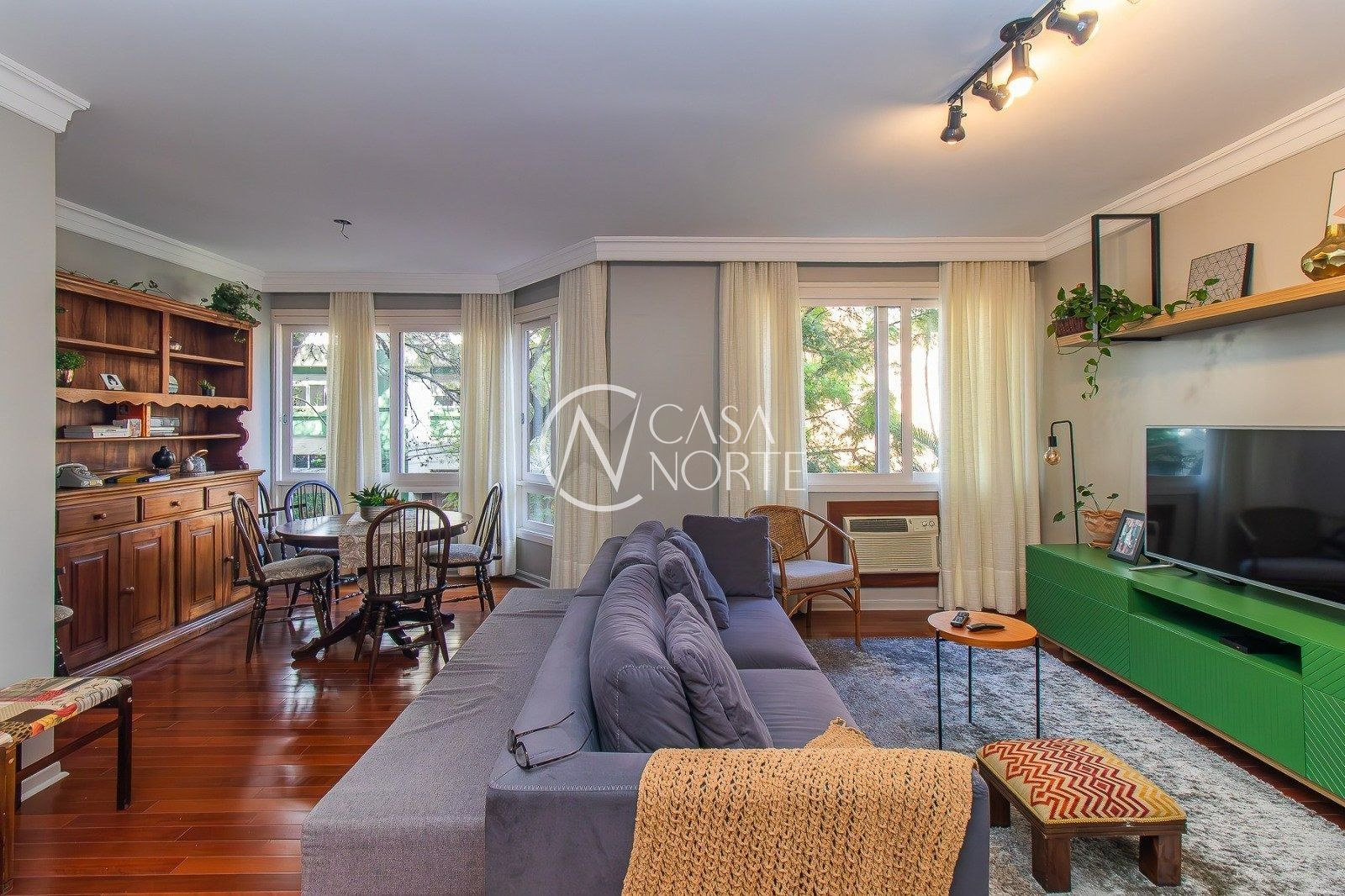 Apartamento à venda com 3 quartos, 100m², 1 suíte, 2 vagas, Rua Tenente-Coronel Fabrício Pilar no bairro Mont Serrat em Porto Alegre