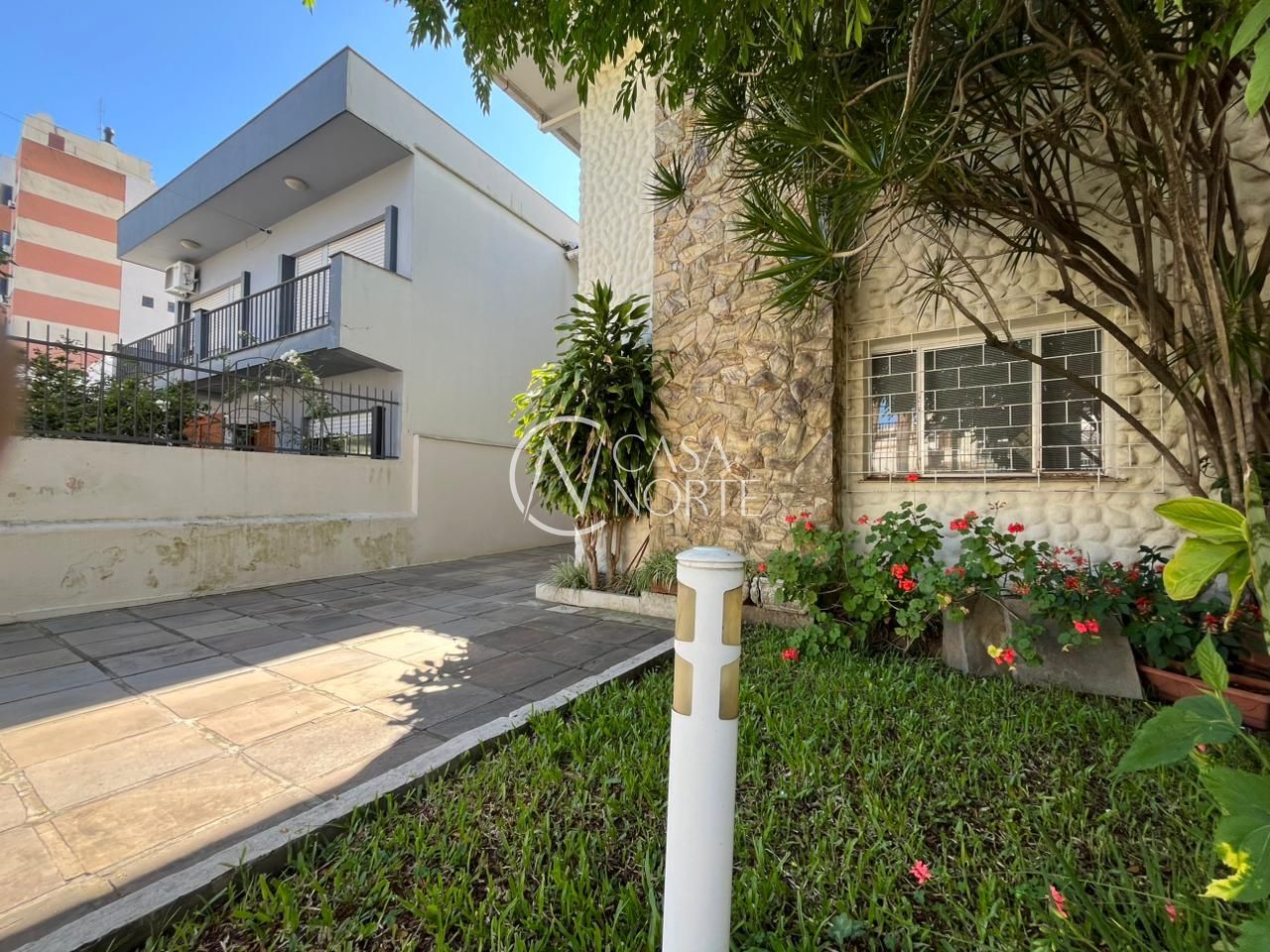 Casa à venda com 3 quartos, 208m², 6 vagas, Rua Vinte de Setembro no bairro Azenha em Porto Alegre