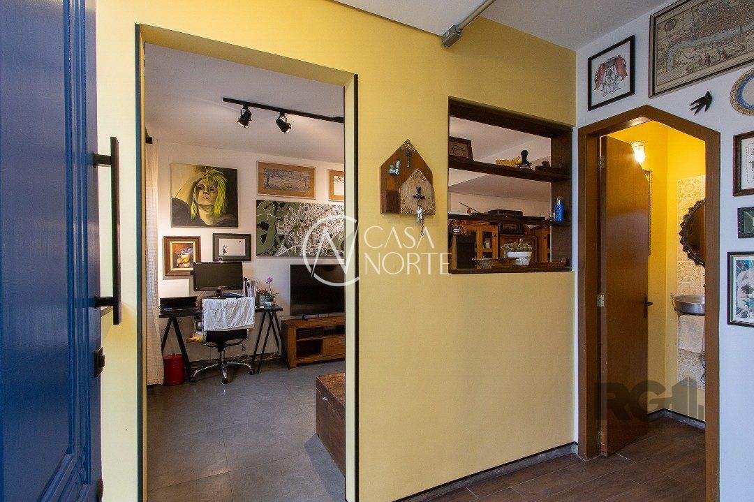 Casa à venda com 3 quartos, 111m², 1 suíte, 2 vagas, Rua Eva Pinto no bairro Hípica em Porto Alegre