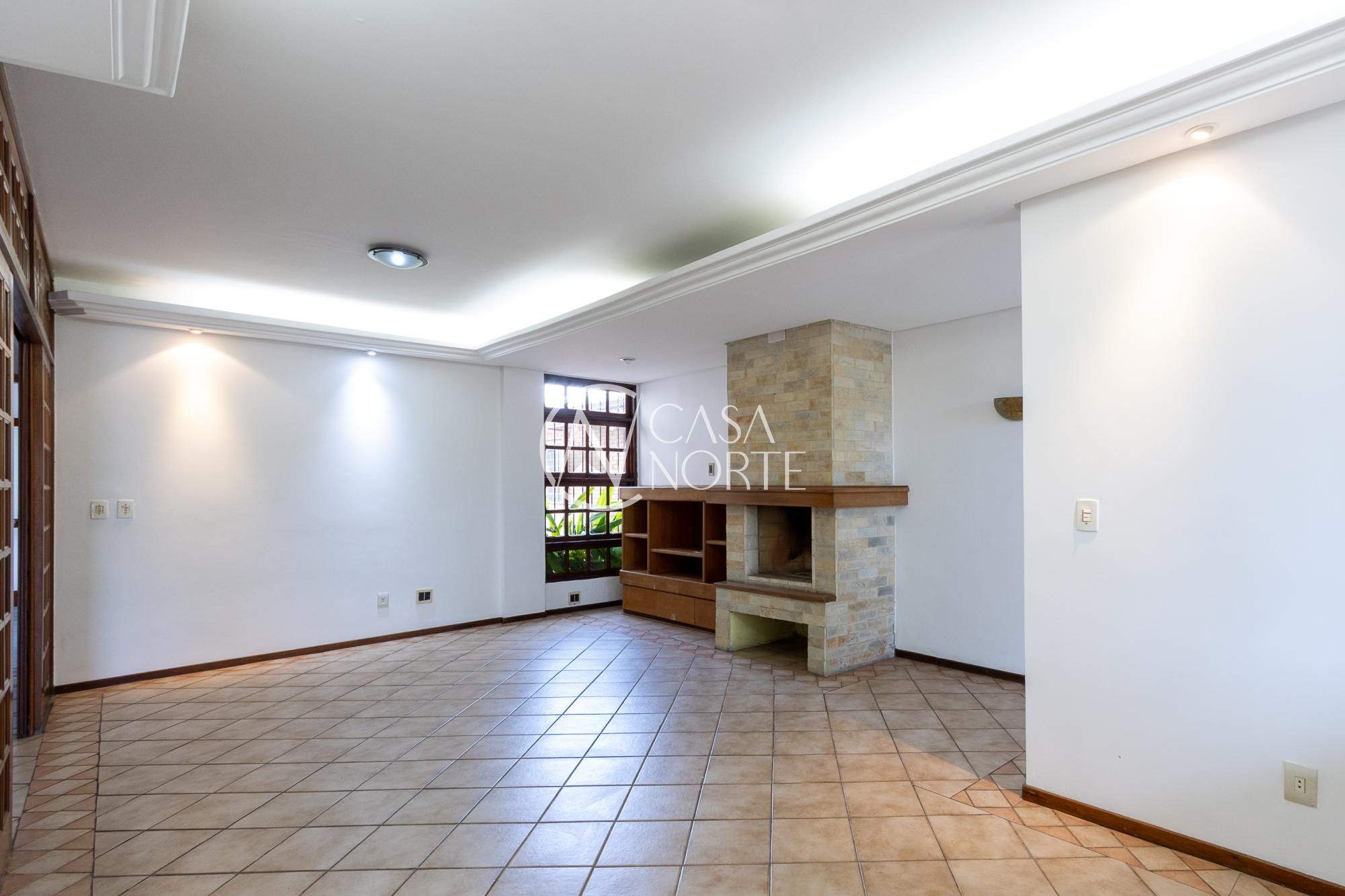 Casa à venda com 4 quartos, 228m², 1 suíte, 2 vagas, Rua Augusto Comte no bairro Cavalhada em Porto Alegre