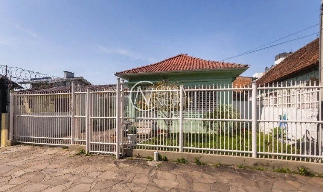 Casa à venda com 4 quartos, 350m², 5 vagas, Rua Doutor Barcelos no bairro Tristeza em Porto Alegre