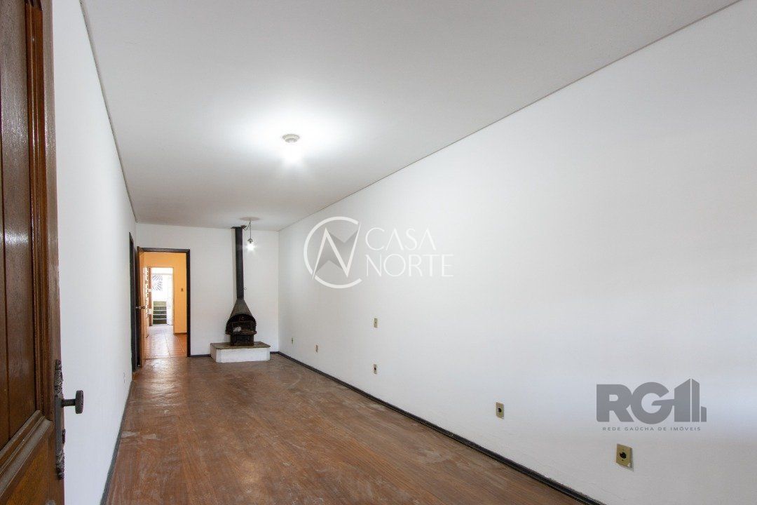 Casa à venda com 3 quartos, 250m², 1 suíte, 7 vagas, Rua Doutor Dias de Carvalho no bairro Tristeza em Porto Alegre