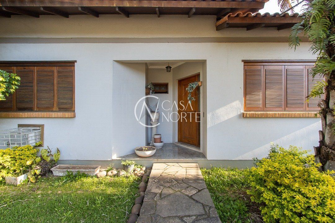 Casa à venda com 4 quartos, 350m², 1 suíte, Avenida São Sebastião no bairro Nonoai em Porto Alegre