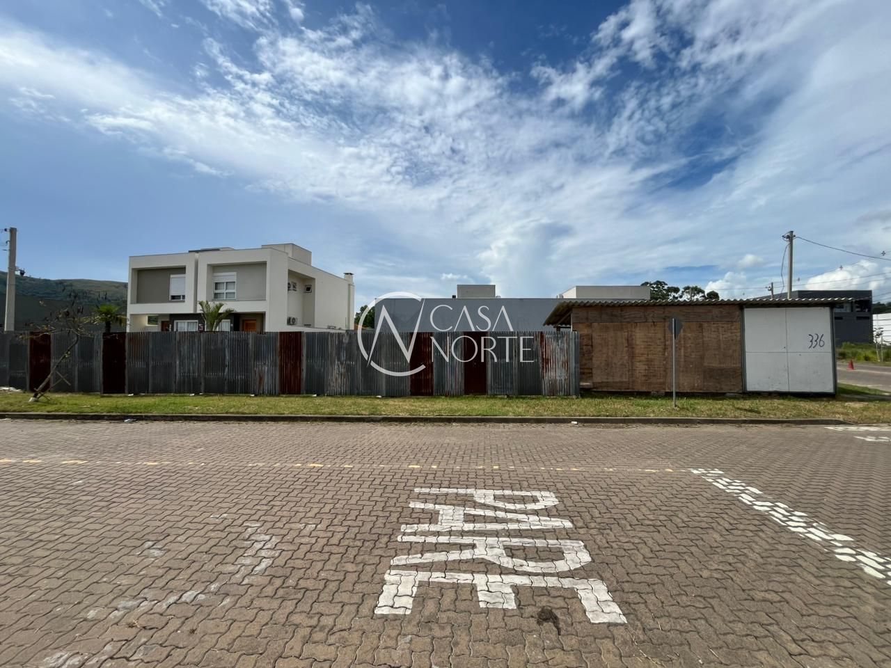 Terreno à venda  com 260m², Rua Jean Vardaramatos no bairro Hípica em Porto Alegre