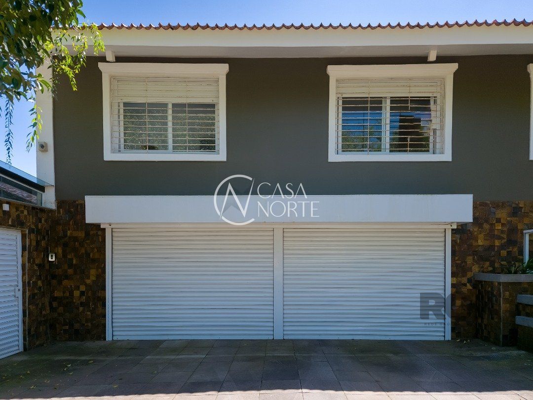 Casa à venda com 3 quartos, 429m², 2 suítes, 4 vagas, Rua Morano Calabro no bairro Jardim Isabel em Porto Alegre