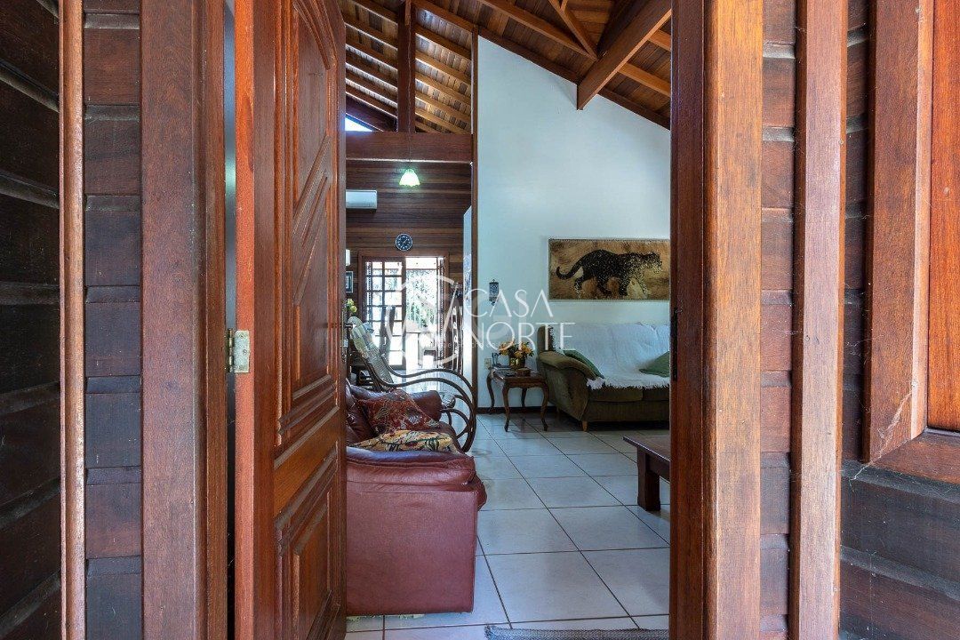 Casa Comercial à venda com 4 quartos, 130m², 5 vagas, Avenida Joaquim Martins da Silva no bairro Belém Novo em Porto Alegre