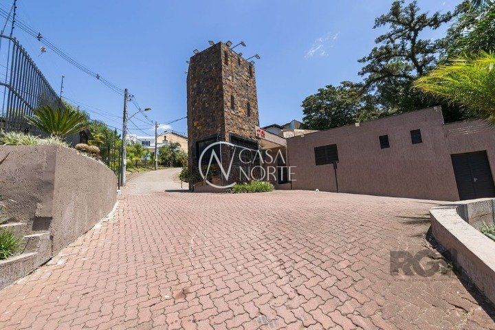 Terreno à venda  com 261m², Avenida Juca Batista no bairro Hípica em Porto Alegre