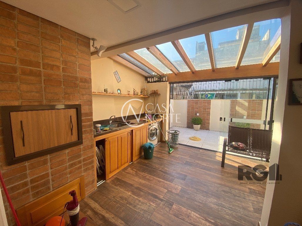 Casa à venda com 3 quartos, 190m², 1 suíte, 3 vagas, Rua Eroni Soares Machado no bairro Hípica em Porto Alegre