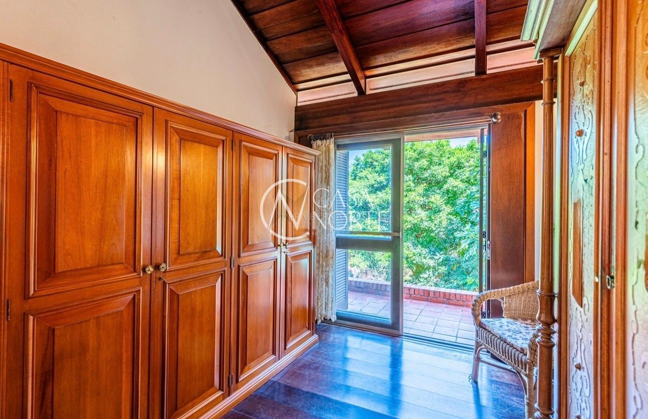 Casa à venda com 4 quartos, 261m², 2 suítes, 5 vagas, Avenida Arlindo Pasqualini no bairro Jardim Isabel em Porto Alegre
