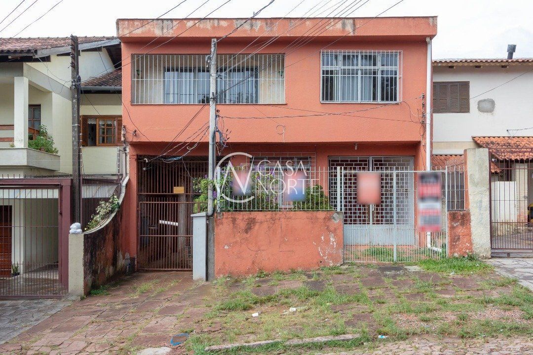 Casa à venda com 3 quartos, 220m², 2 suítes, 2 vagas, Rua São Miguel no bairro Coronel Aparício Borges em Porto Alegre