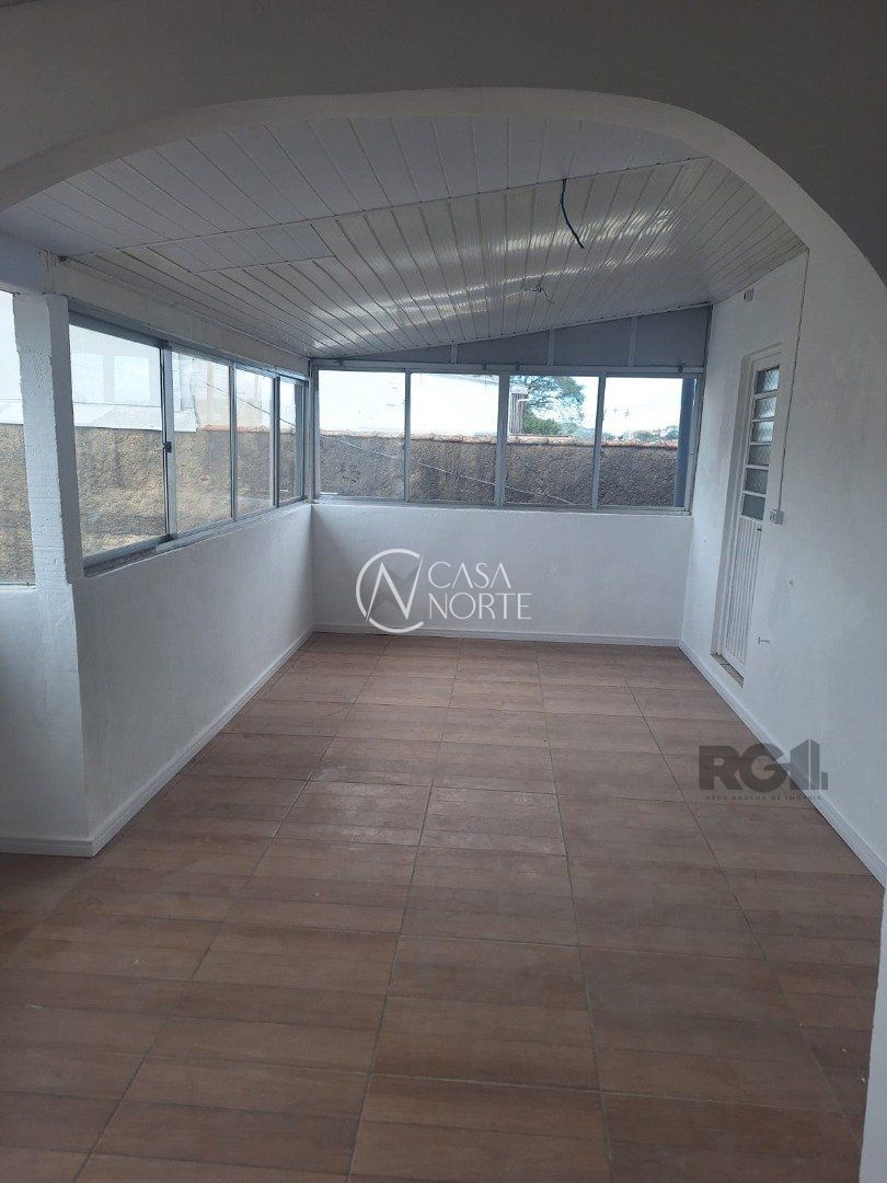 Casa à venda com 5 quartos, 237m², 8 vagas, Avenida Professor Oscar Pereira no bairro Azenha em Porto Alegre