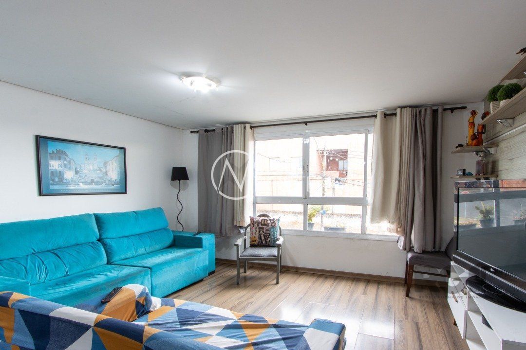 Casa à venda com 3 quartos, 195m², 1 suíte, 4 vagas, Rua Delfina da Cunha no bairro Camaquã em Porto Alegre