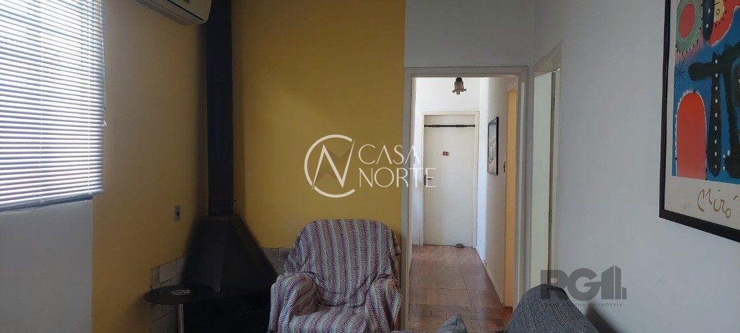 Casa à venda com 2 quartos, 70m², 2 vagas, Rua Chico Pedro no bairro Camaquã em Porto Alegre