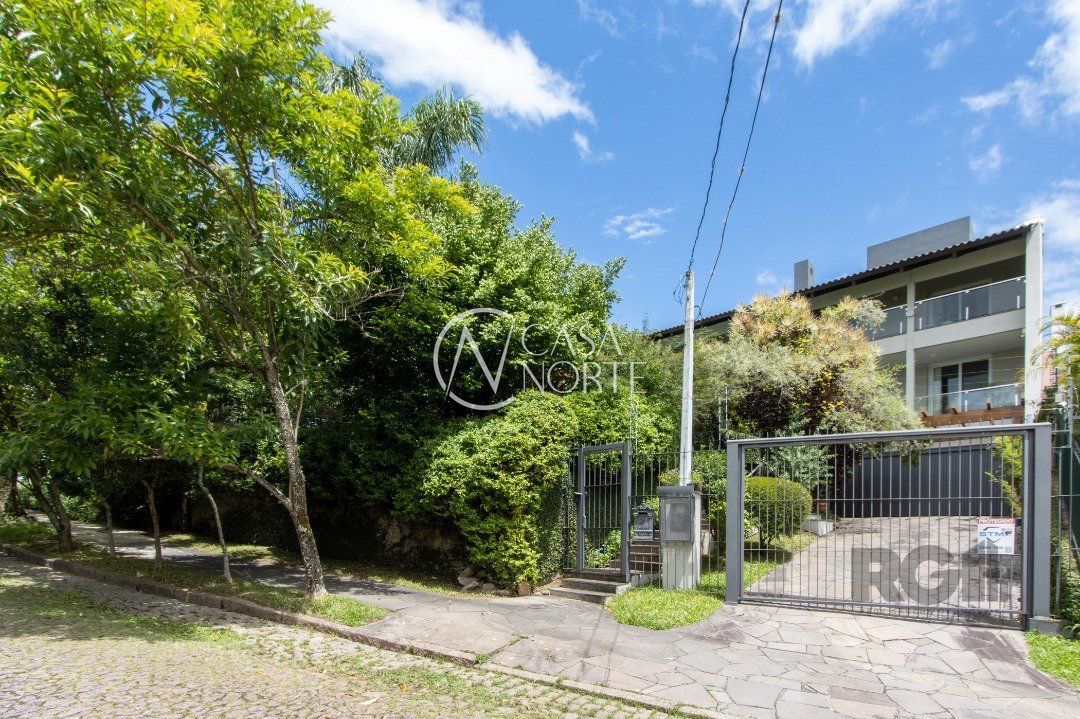 Casa à venda com 3 quartos, 456m², 2 suítes, 4 vagas, Rua Guato no bairro Vila Assunção em Porto Alegre