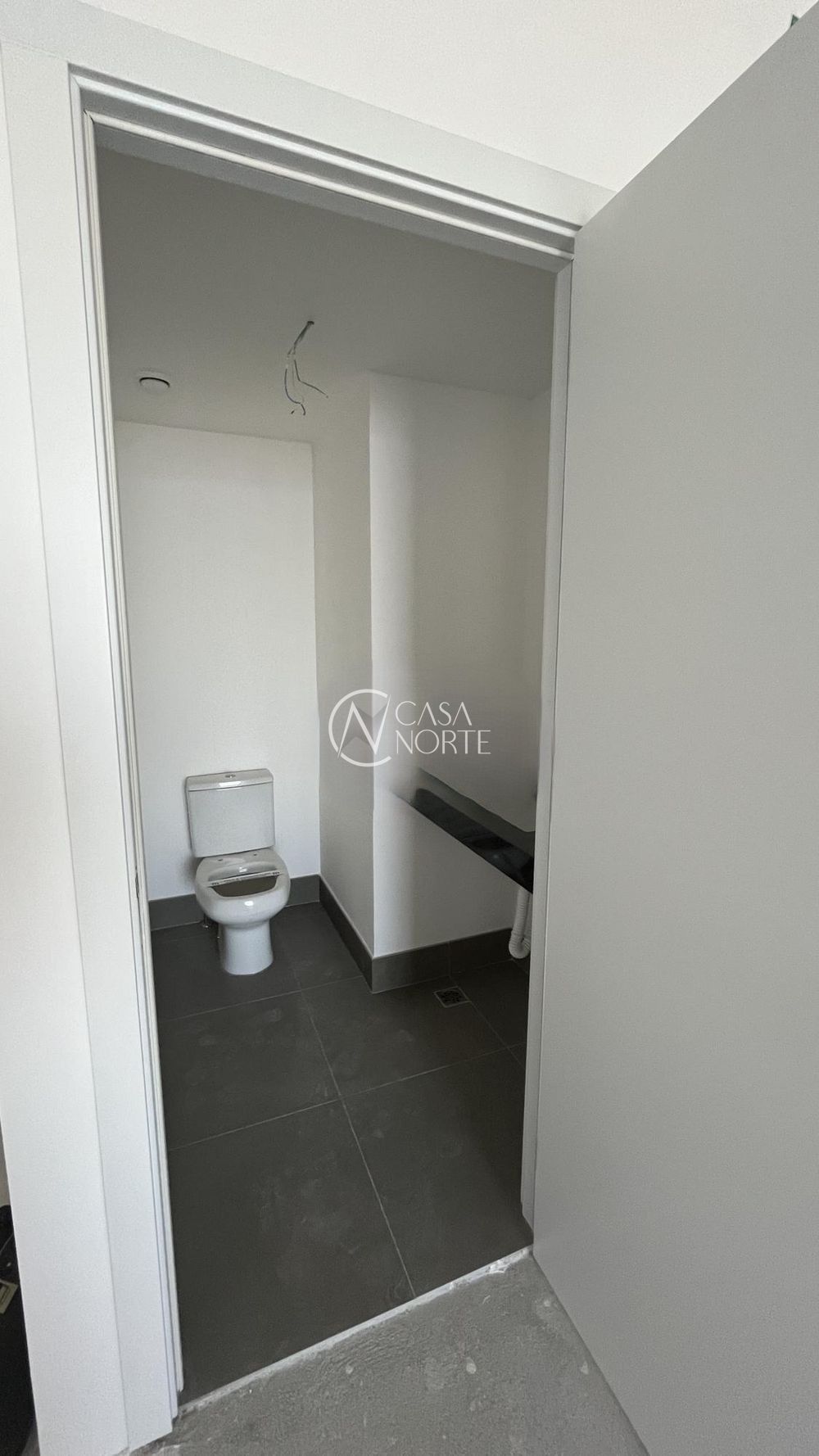 Sala Comercial à venda com 1 quarto, 100m², 1 vaga, Padre Cacique no bairro Praia de Belas em Porto Alegre