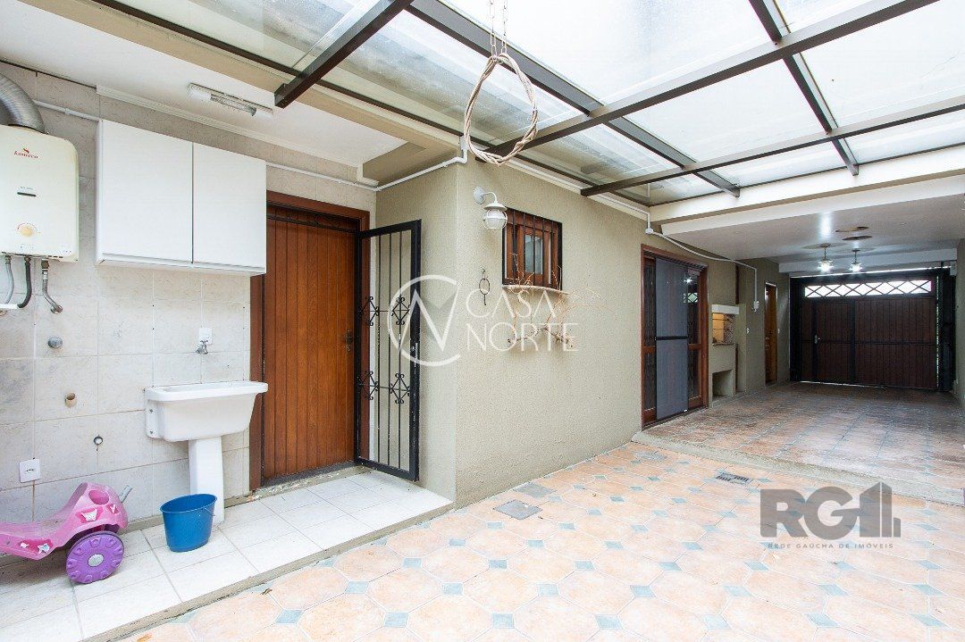 Casa à venda com 3 quartos, 172m², 1 suíte, 2 vagas, Rua Josue Guimaraes no bairro Espírito Santo em Porto Alegre
