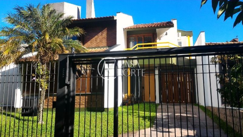 Casa à venda com 3 quartos, 268m², 1 suíte, 2 vagas, Rua Jigoro Kano no bairro Jardim Isabel em Porto Alegre