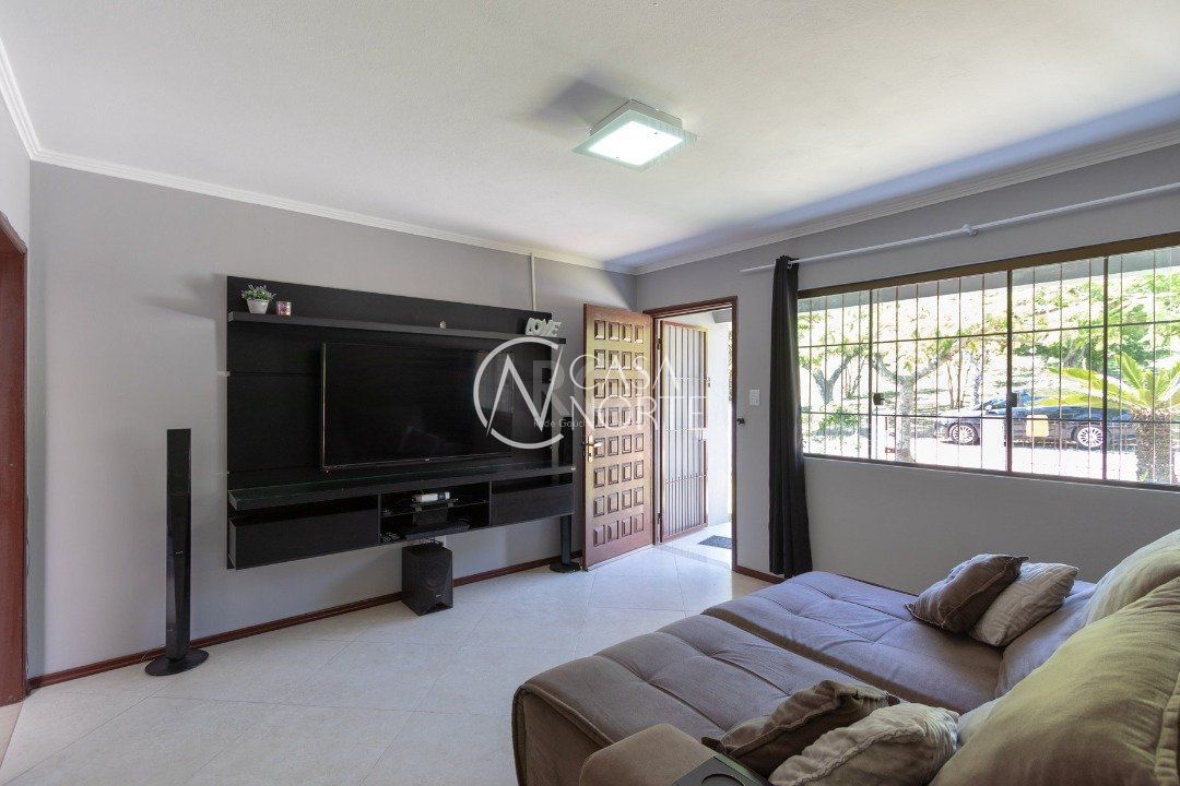 Casa à venda com 4 quartos, 110m², 1 suíte, 3 vagas, Rua Antônio Joséphino Perrone no bairro Espírito Santo em Porto Alegre