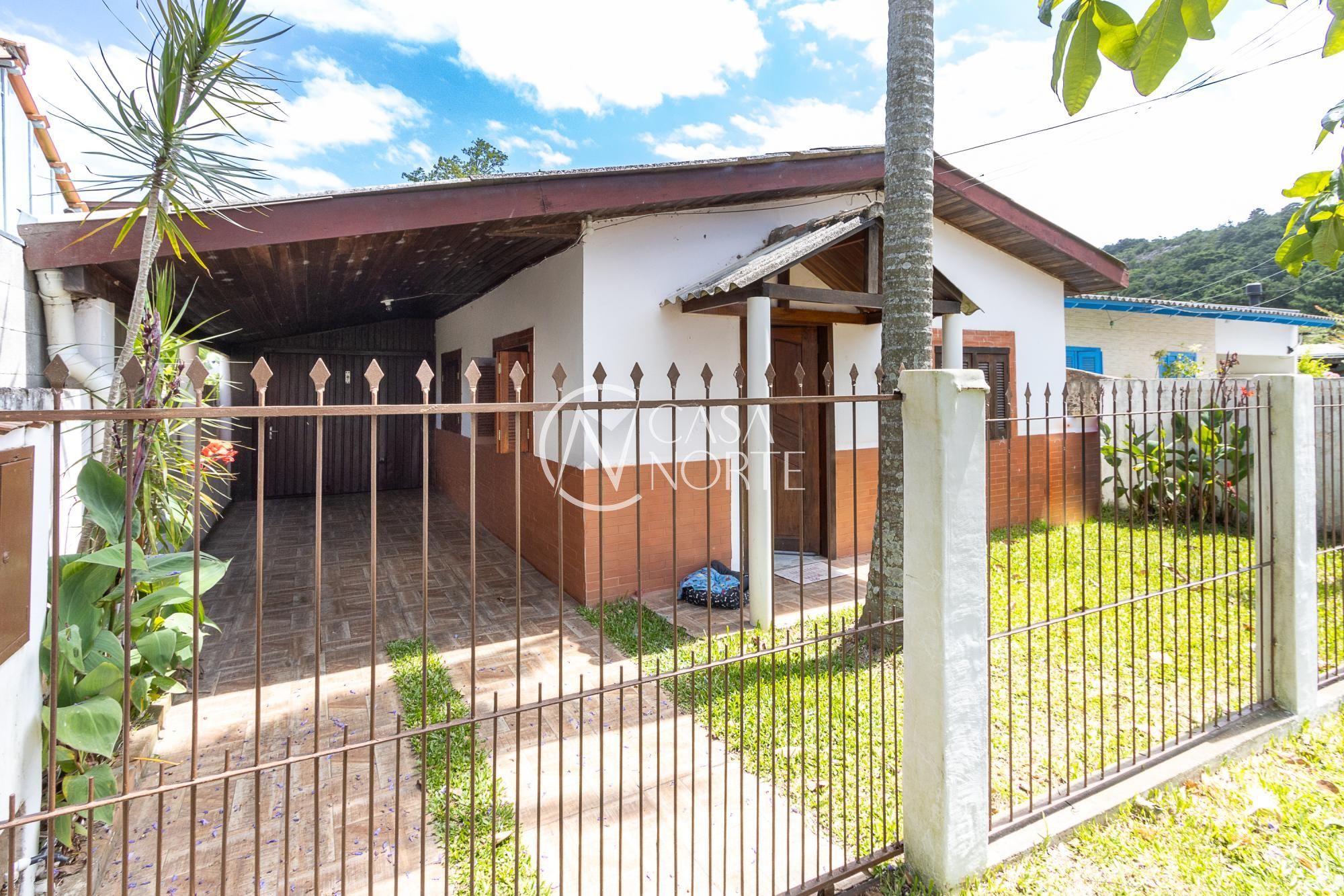 Casa à venda com 3 quartos, 180m², 2 vagas, Rua Marcírio da Silva Barbosa no bairro Aberta dos Morros em Porto Alegre