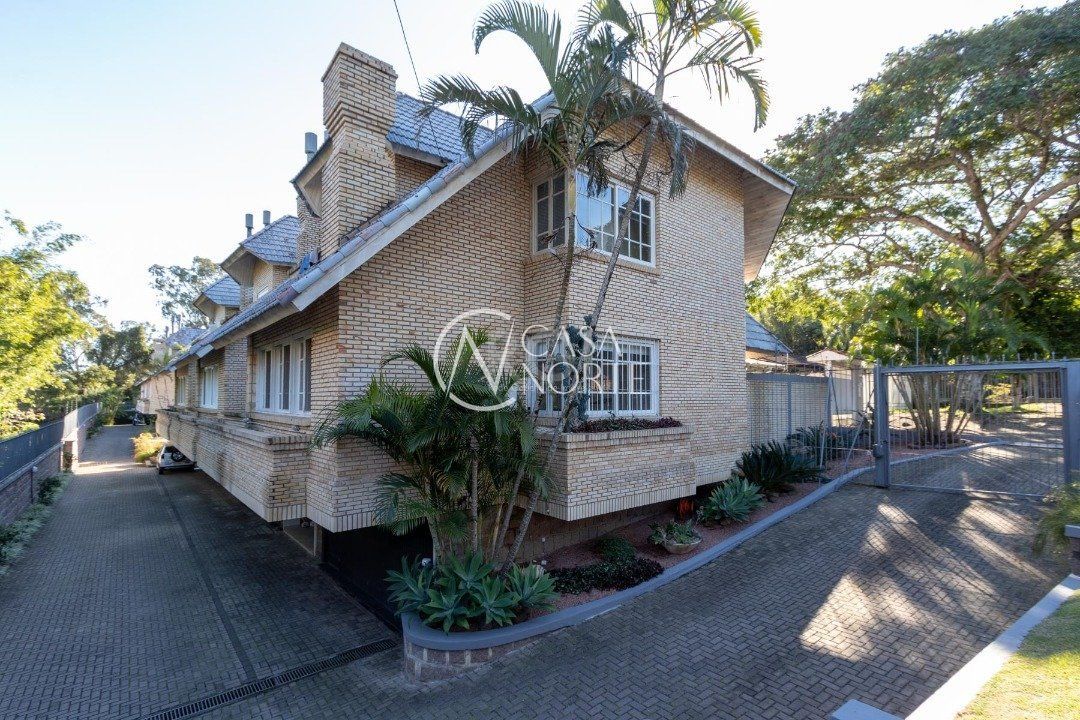 Casa de Condomínio à venda com 3 quartos, 322m², 1 suíte, 4 vagas, Rua Doutor Arnaldo da Silva Ferreira no bairro Jardim Isabel em Porto Alegre