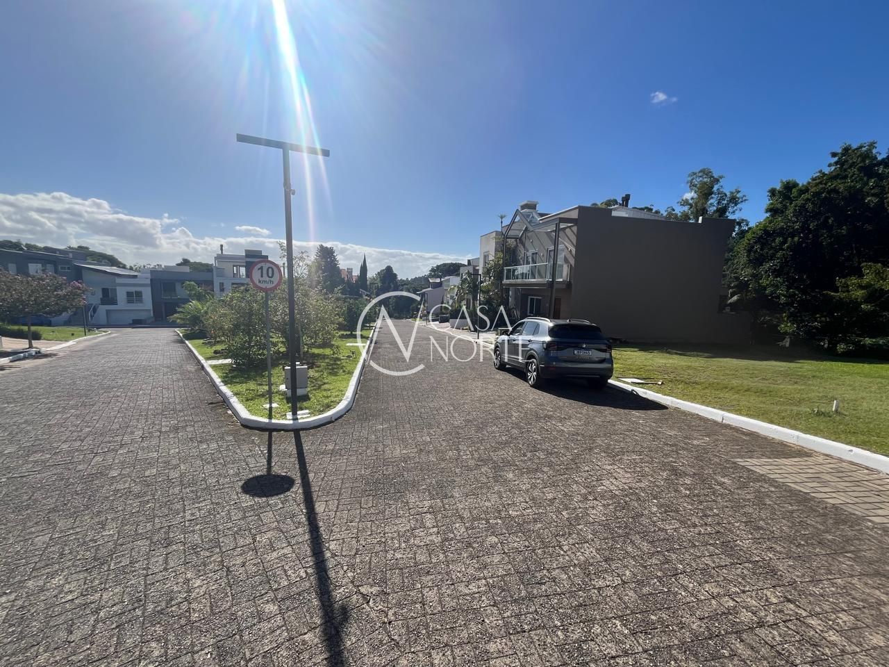 Terreno à venda  com 389m², Rua Adriano Pereira da Silva no bairro Vila Nova em Porto Alegre