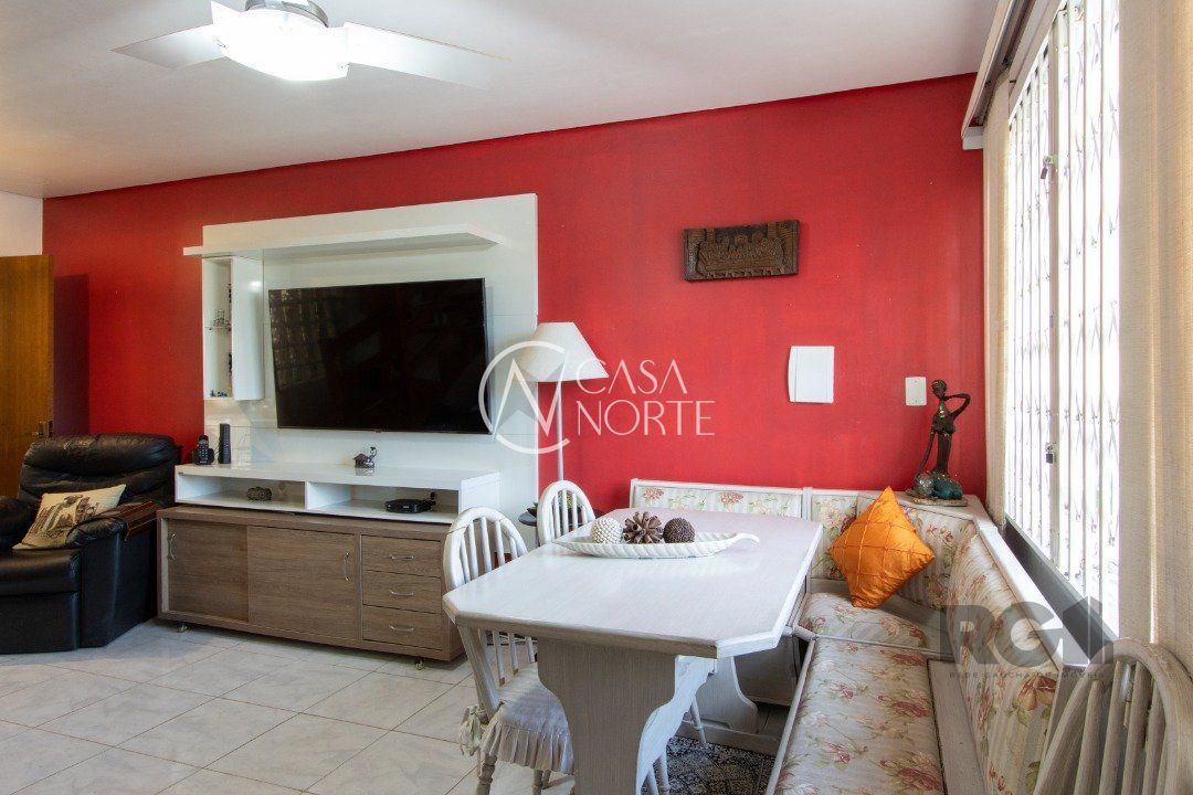 Casa à venda com 3 quartos, 194m², 2 suítes, 1 vaga, Rua Manoel Nunes da Silva no bairro Guarujá em Porto Alegre