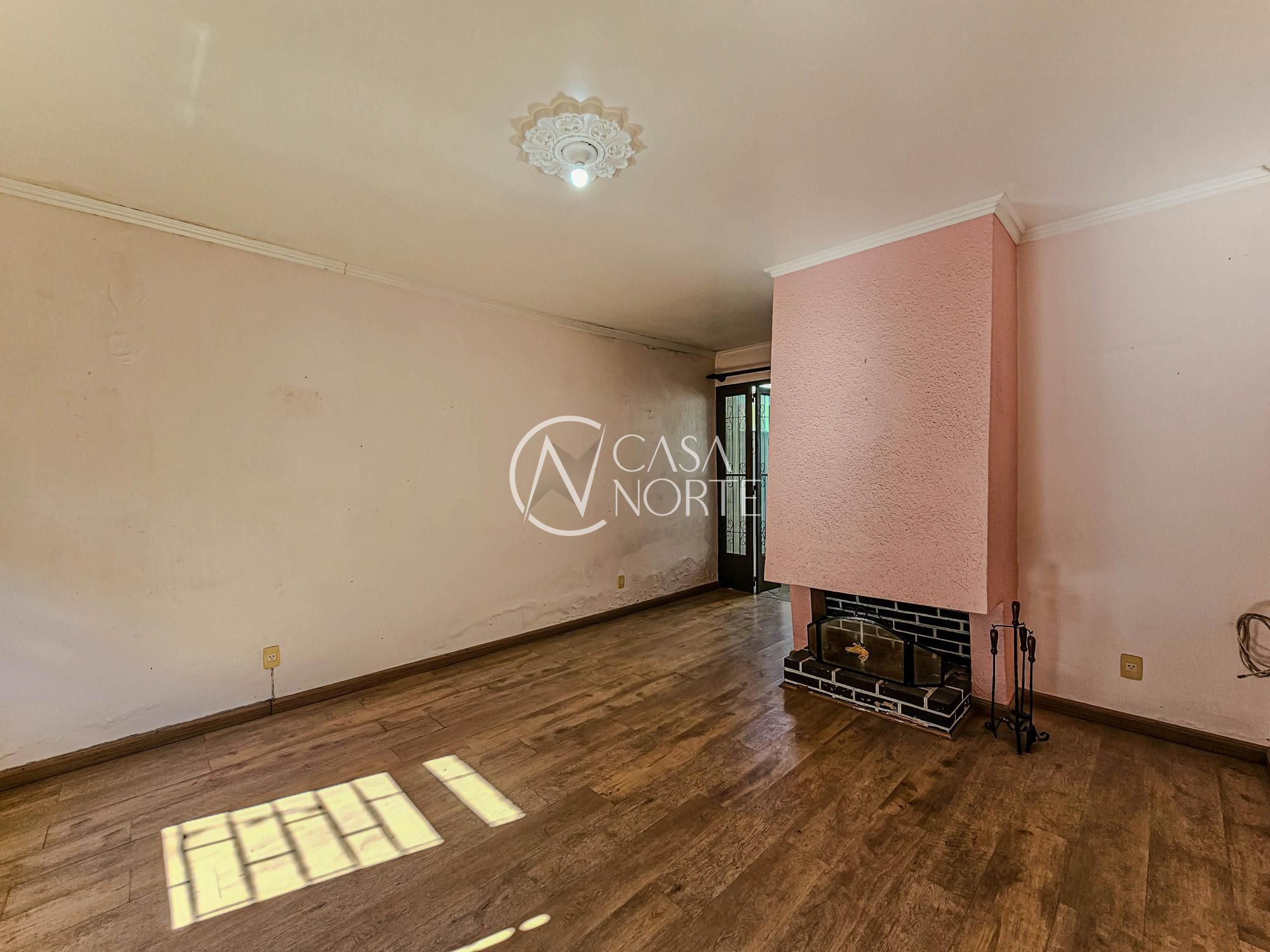 Casa à venda com 3 quartos, 120m², 1 suíte, 2 vagas, Rua Márcio Dias no bairro Nonoai em Porto Alegre