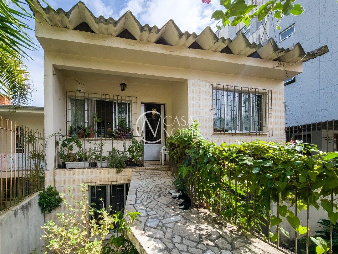 Casa à venda com 3 quartos, 210m², 1 suíte, 2 vagas, Rua José Gomes no bairro Tristeza em Porto Alegre