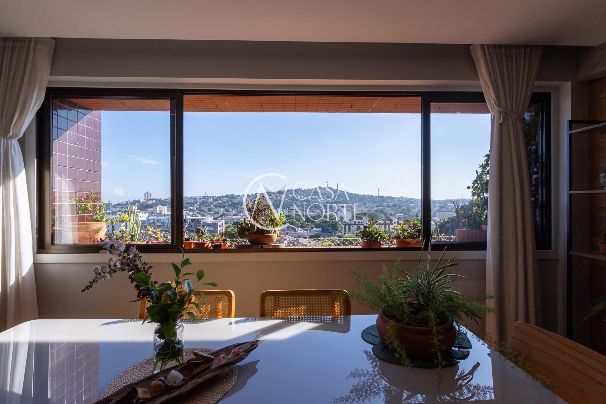 Apartamento à venda com 3 quartos, 110m², 1 suíte, 2 vagas, Rua Jataí no bairro Cristal em Porto Alegre