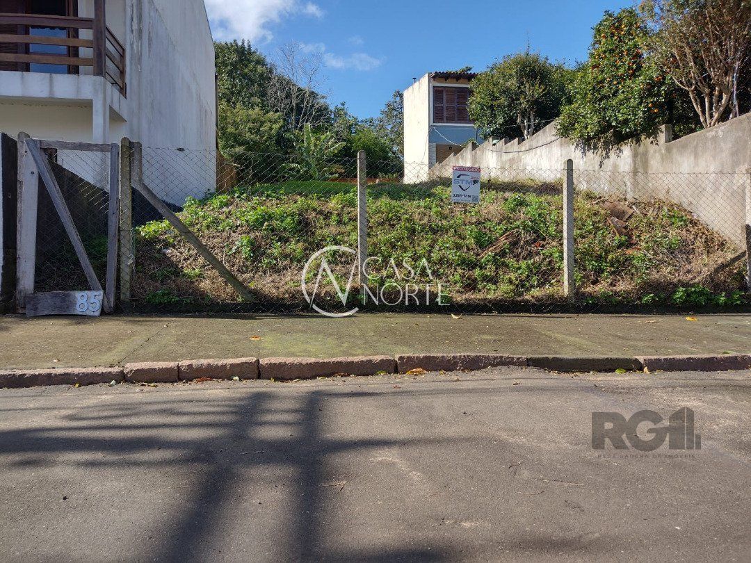 Terreno à venda  com 295m², Rua Altos da Amapá no bairro Vila Nova em Porto Alegre