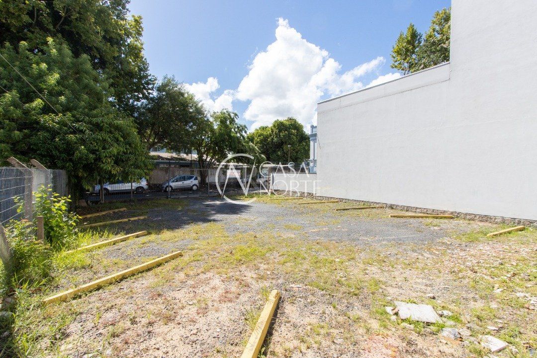 Terreno à venda  com 298m², Praça Comendador Souza Gomes no bairro Tristeza em Porto Alegre