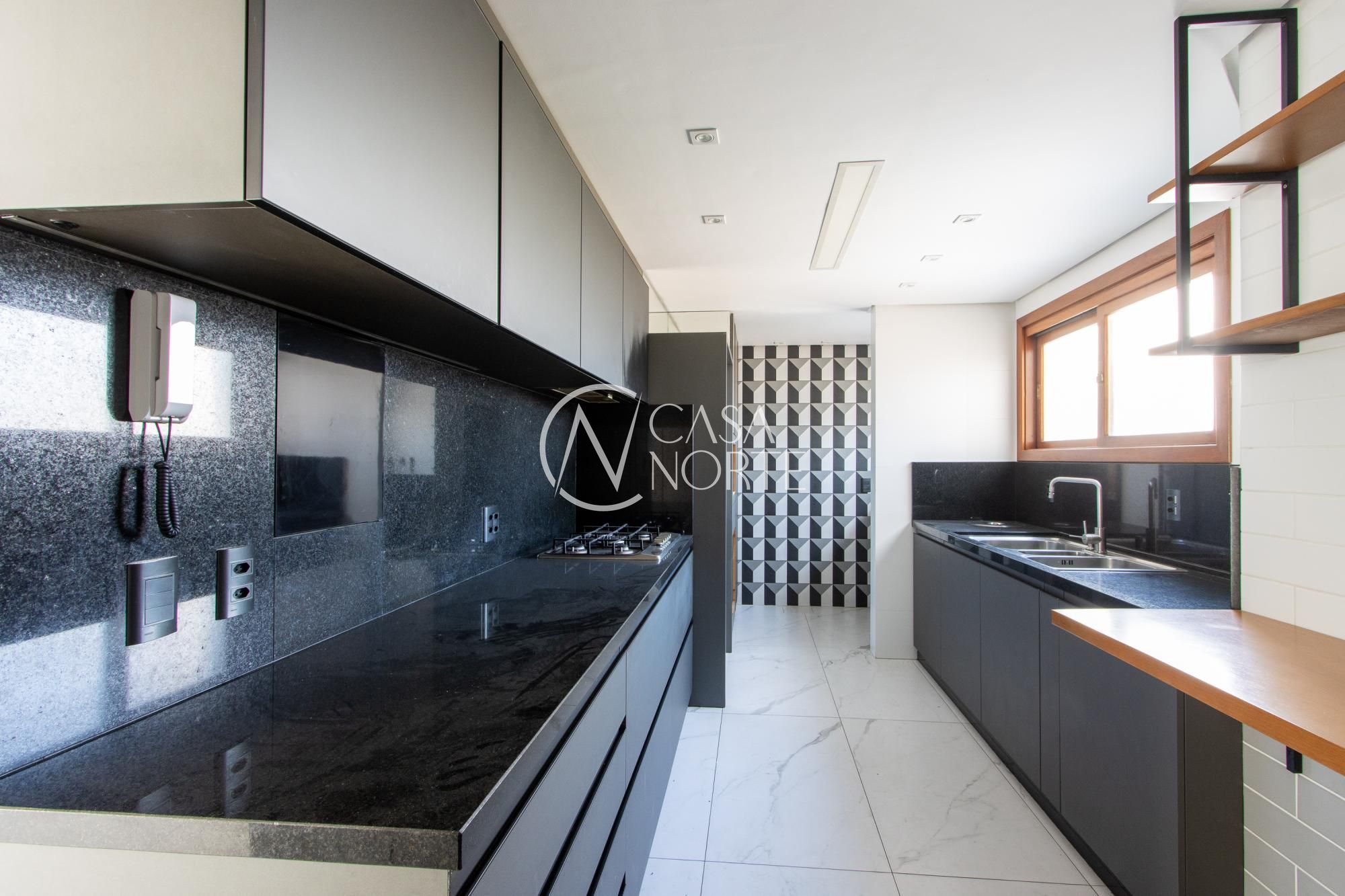 Cobertura à venda com 4 quartos, 129m², 1 suíte, 1 vaga, Rua General Pedro Bittencourt no bairro Passo da Areia em Porto Alegre