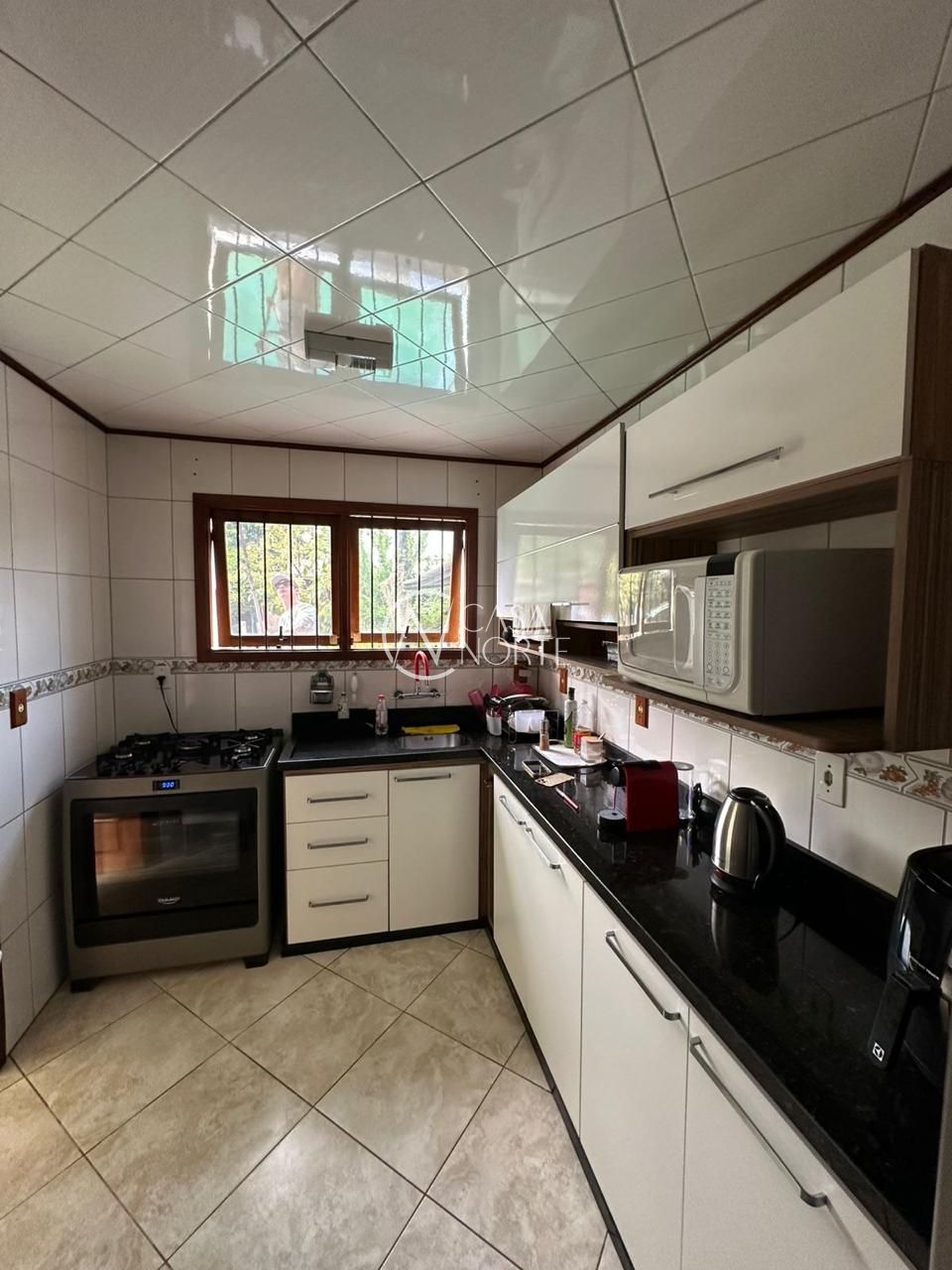 Casa à venda com 3 quartos, 237m², 1 suíte, 2 vagas, Rua Chico Xavier no bairro Ponta Grossa em Porto Alegre