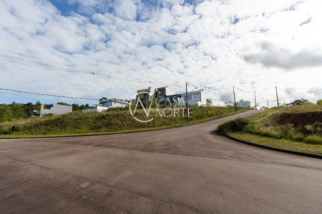 Terreno à venda  com 300m², Estrada Cristiano Kraemer no bairro Vila Nova em Porto Alegre